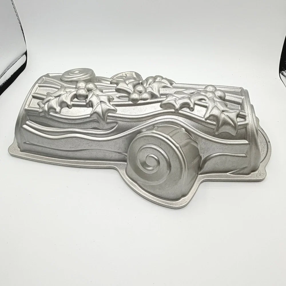 Nordic Ware Yule Log Pan Silver Cast Aluminum 9 Cup Holiday Cake Mold Excellent
